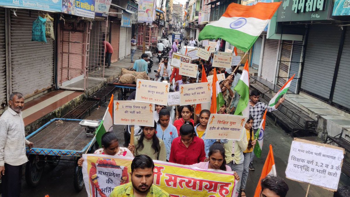 ASPIRANT_MP's tweet photo. ऐसा प्रदेश जहाँ परीक्षा के Notification से लेकर परिणाम तक छात्रों को Twitter Campaign, आंदोलन करने पड़ते हैं..!

#Release_MP_Constable_Merit 

@NEYU4INDIA @MPNEYU @ChouhanShivraj @MPTakOfficial @DainikBhaskar @News18MP @brajeshabpnews @PankajSinghAAP @IBC24News https://t.co/lRBALVgHcY