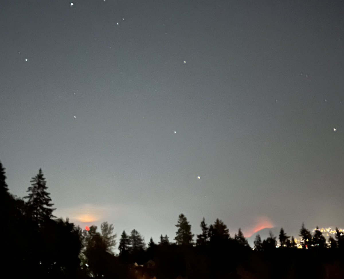 Moonrise to the left, wildfire to the right.  #Issaquah
