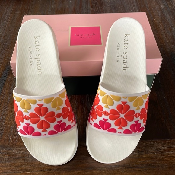 Monaco228's tweet photo. So good I had to share! Check out all the items I'm loving on @Poshmarkapp #poshmark #fashion #style #shopmycloset #toryburch #katespade #tiffanygrey: https://t.co/y3u5ie67sA https://t.co/UojXWHoSSK