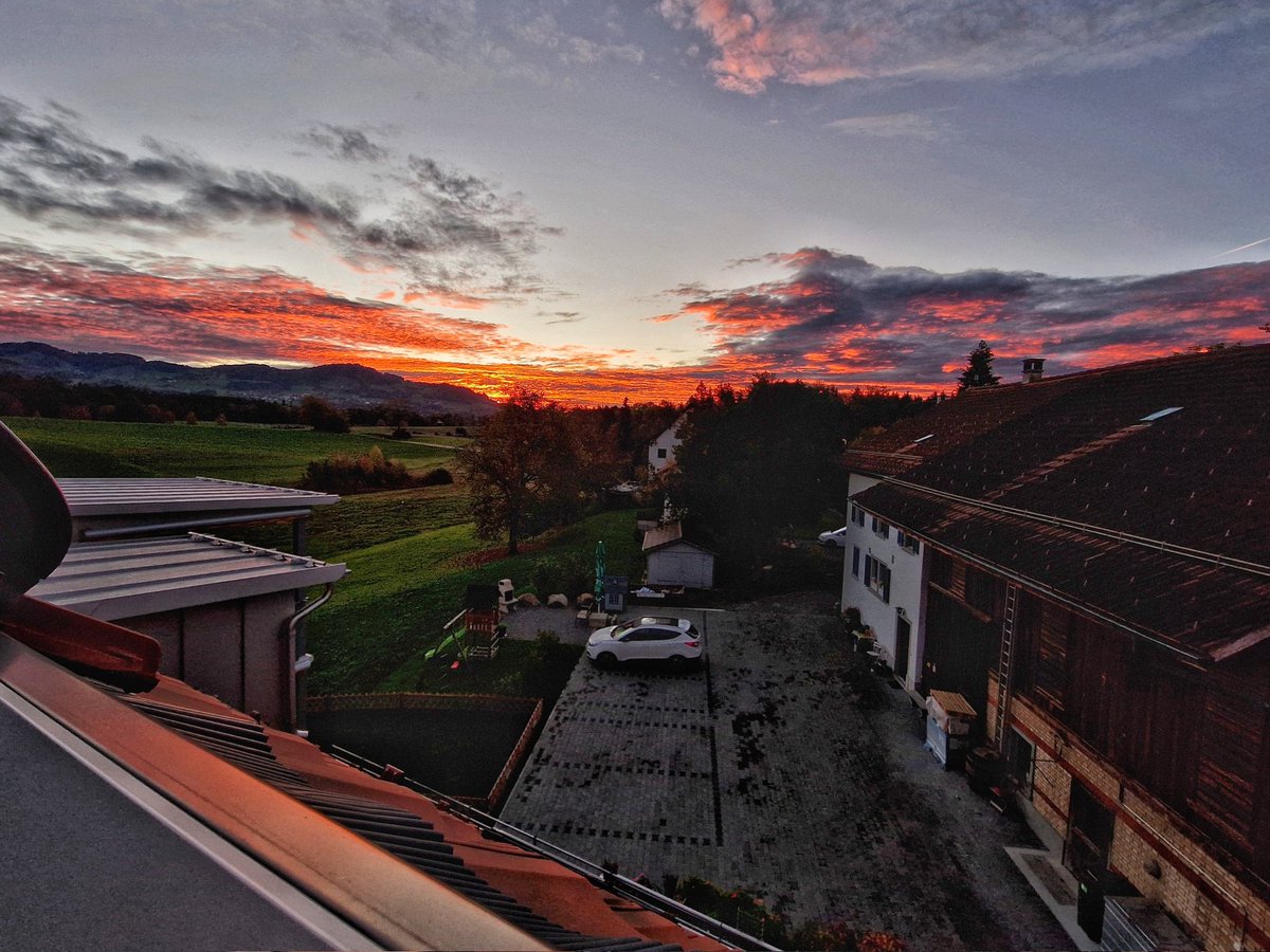 shurdriia's tweet photo. Mordor 🙌
#sunrise #bachtel #goodmorning https://t.co/oO7vqeQNHw