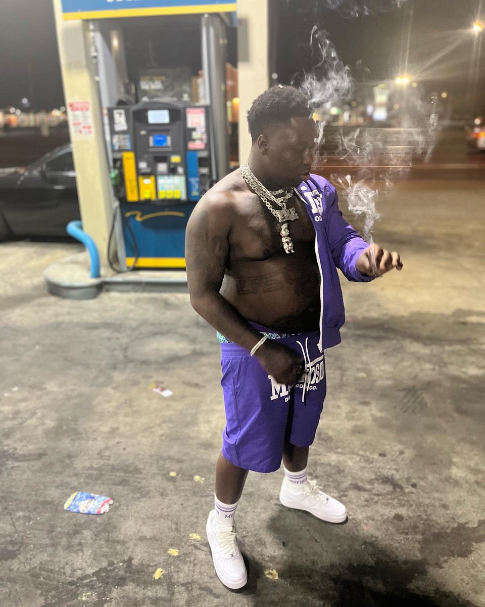 bigmoochiegrap1's tweet image. Gigantic 🍇💜 LLKINGFLIPPA 🐬🤞🏿🔺👁