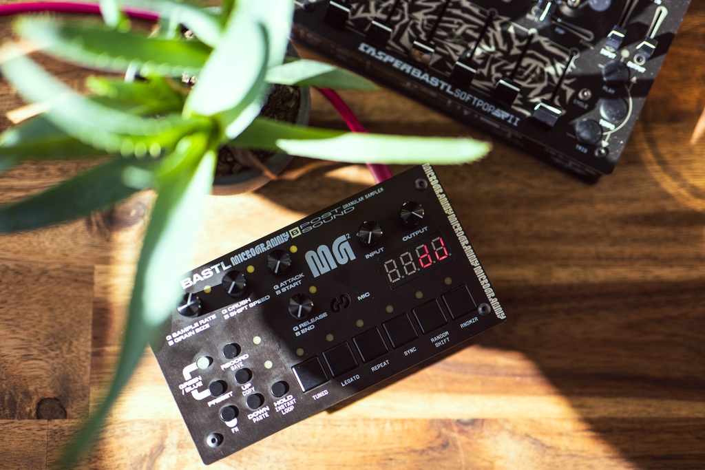 bastlinstrument's tweet image. Microgranny monolith is the final evolution of our fan-favorite lofi midi controlled 12bit sampler. Get that real-time downsampling and aliasing effect to your portfolio of sound today.

#sampler #lofi #12bit