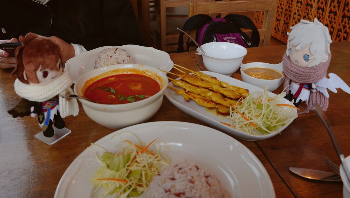 食べぬい
地元料理以外にも各国の料理も結構ある 