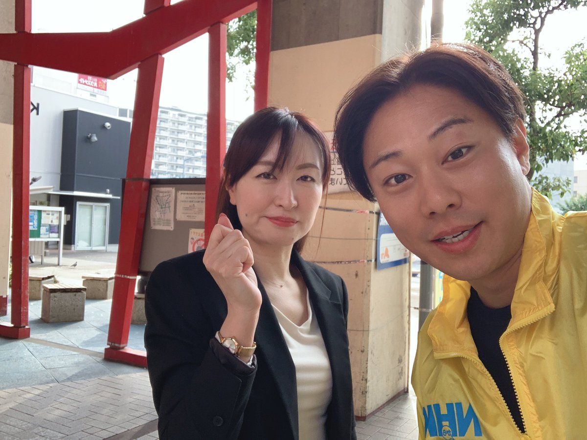 KuroseNobuaki's tweet photo. 本日は新松戸駅前で15時〜19時までNHK撃退シールとNHK受信料の不払い方法を記載したチラシをお配りしております。受信料の不払い運動実施中です。どうぞお気軽にお声掛けください。
#NHK党 #なかむらのりこ #松戸市　#松戸市議会議員選挙 #受信料不払い運動 https://t.co/3EC1YuLEcY