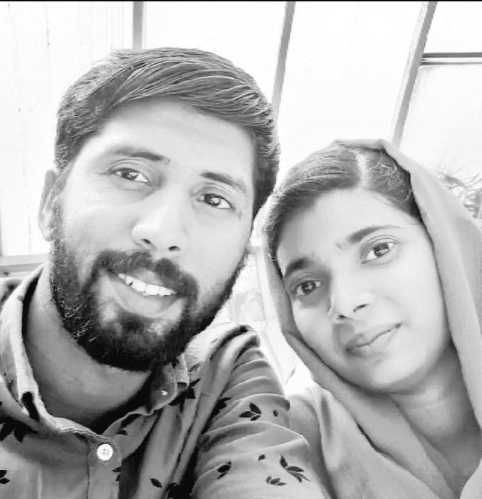 FaisyZone's tweet photo. ജീവിതസഖിക്ക്
നിന്നിലൂടെ.....

നാളെയീ വീഥിയിൽ
കനവുകൾപൂക്കവേ
കണ്ണീറനായ് എന്നടയാളമായ് നീയെൻജീവനെ കാത്തുവോ
പ്രണയാലസ്യമേ.
അനുരൂപമേ..

നിറയുമീ.
കണ്ണിലായ് കാണുമാനേരമിൽ
തുടികൊട്ടുമാ ഹൃത്തടം
കനവിലൊരുകനവേ
നിറവിലൊരുനിറമേ..
നിന്റെയാകുമെന്നുമലിവോലുമഴകിൻ
ചുംബനം പ്രണയാർദ്രമേ...
എൻ രാഗമേ... https://t.co/Dy6apXJ7GZ