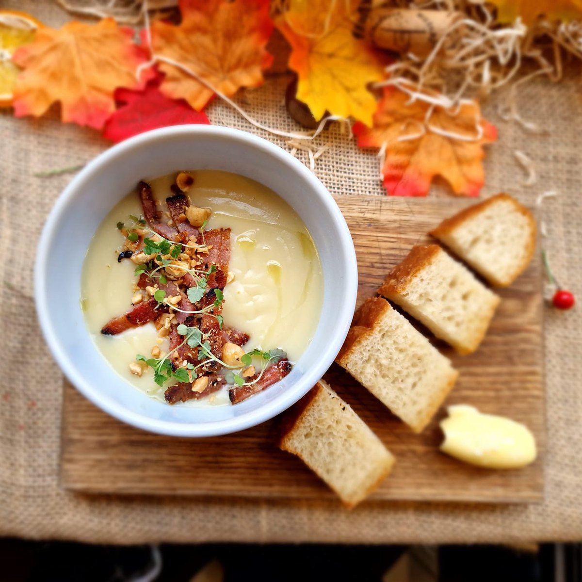 New dish alert ❤️🧡💛 &amp; it’s perfect autumnal fair…Parsnip soup topped with bacon &amp; hazelnuts..

Mmmm hearty, savoury &amp; oh so nourishing.

Come and enjoy!

Weds to Sunday on the High Street.

#delicious #salisbury #wiltshirelife #foodiesuk #soupweather #autumneats