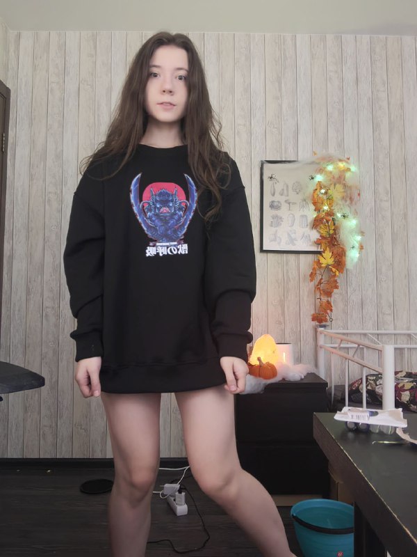 I have a new sweater 😊 https://t.co/MiWznhot0S