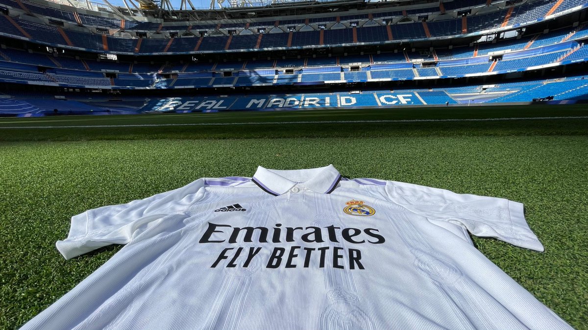 realmadrid's tweet photo. 🏟👕 ¡Listos!
#ElClásico | @emirates https://t.co/cRNCkGNIYk