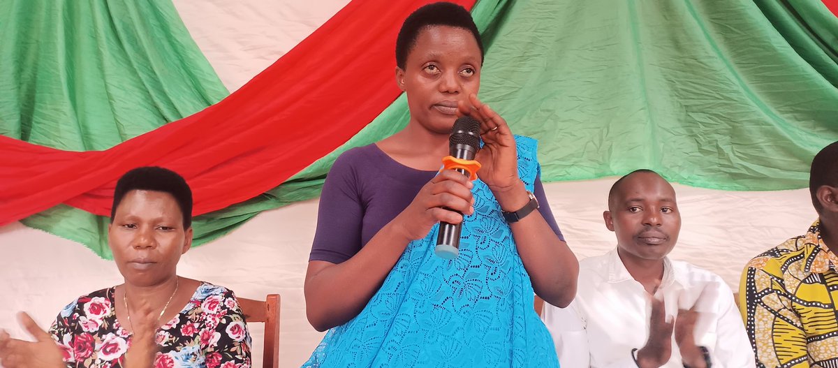 PButanyerera's tweet photo. #Kirundo: Mukakabanda Bérnice vient d'être élue à 15/15 voix par les membres du conseil communal de #Bwambarangwe comme nouvelle Administrateur Communal en remplacement de Mr Jean Claude #Kinyoni ce dimanche 16.10.2022. #Burundi @MininterInfosBi https://t.co/ox4Zd3TsGW