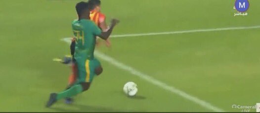 ZainAnwady's tweet photo. @mohamedzaki1973 لما يكون ده مستوي الحكم رقم واحد في قائمة الحكام الدوليين لمصر ، يبقى باقي الحكام مستواهم ايه ؟ كفاية بقى قرفتونا https://t.co/gs5k4bTuZf