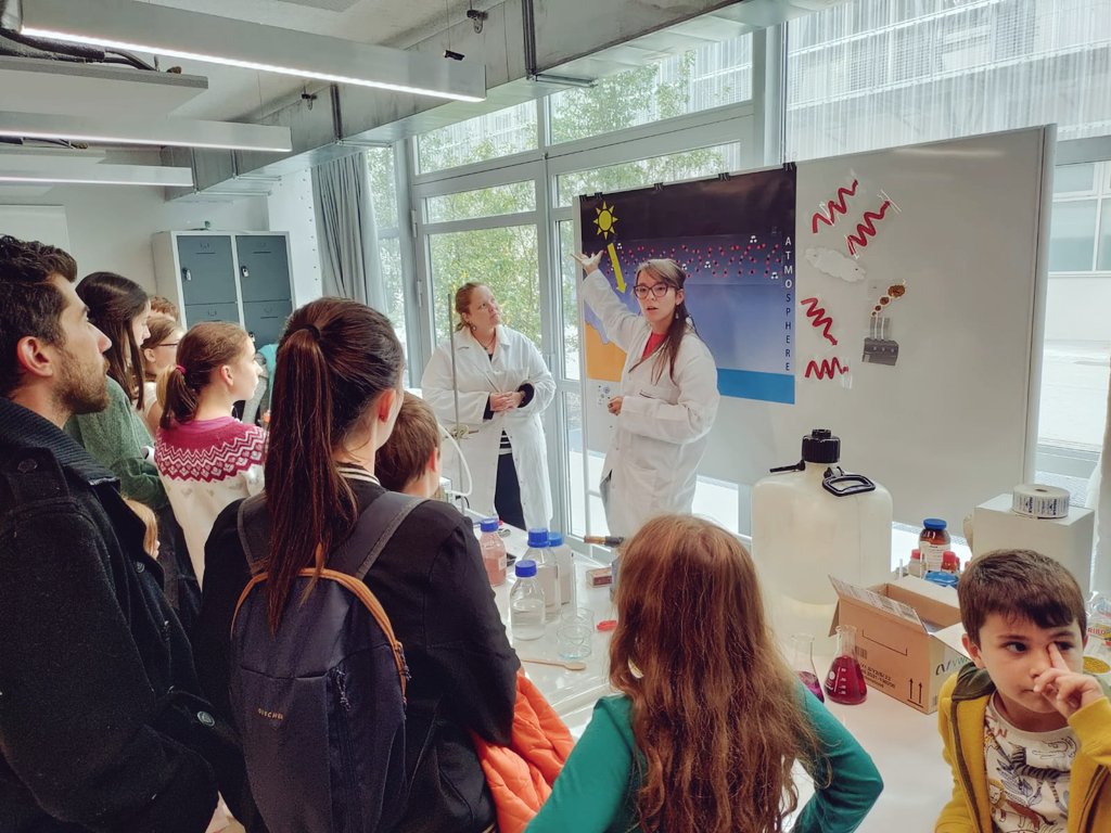 debbyus94's tweet photo. Couple of moments from yesterday's "Fête de la science". Is there anything better than playing with kids while speaking about the effect of increased greenhouse gases in our atmosphere?
#CEISAM #science #environment #volunteering https://t.co/XDpLkHzv1N