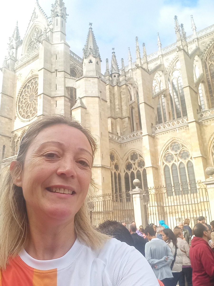 Cristina_ferp's tweet photo. Precioso #CorreenLeon #10KMLeon2022 #concienciando por más #investigación para acabar con el #cáncerinfantil #investigamos #ganamos. La meta más espectacular #pulcraleonina @criscancer @IdipazScience @L4CLaPaz https://t.co/RLqGgzQPqD