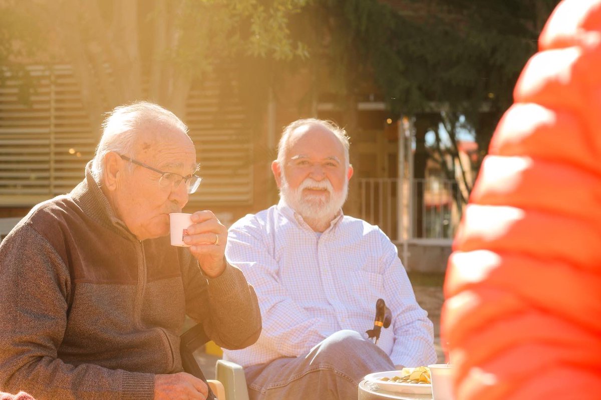 granedad's tweet photo. 👉 ¿Cuántos de vosotrxs estáis ahora mismo plantados con amigxs en una terraza? 👈
😜 Comparte este post si estáis igual que este par de colegas #ifeel 😉
La metodología que re(evoluciona) la #granedad
#ifeelelmétodo #ifeelelmovimiento #ifeelformación https://t.co/ey1asrg51N