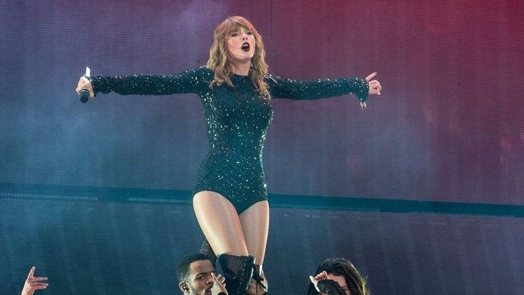 ItsDuaBitch's tweet photo. day 8: literally any idsb performance because IF A MAN TALKS SHIT THEN I OWE HIM NOTHING- #12DaysOfTaylor https://t.co/UoJkUVAyWb