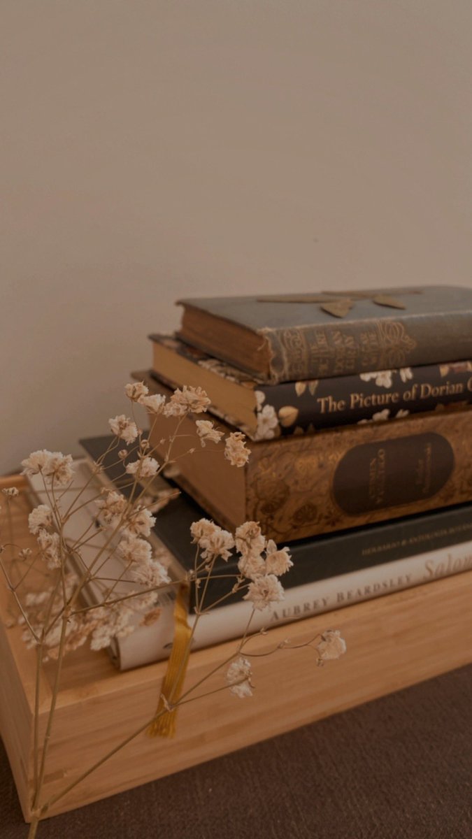 thenighttea's tweet photo. • "with freedom, books, flowers and the moon, who could not be happy?" 🌙

happy birthday my dear Oscar Wilde 🤍 https://t.co/KRqVMc6rUJ