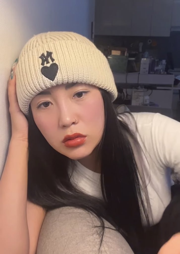 내가 만약에 맞팔하자고
스토리에 안올렸으면
                                                했잖아요
아니 안했으면 
                                           근데 했잖아요