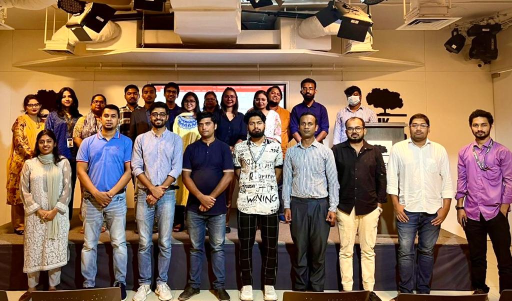 Green_ink_bd's tweet photo. The team of Project @Delivery_Appa  by @Green_ink_bd. was invited to speak on a panel at the @YYGoshthi Networking Meet on October 04, 2022
The Meet and Greet session was a great opportunity for the team to connect with more young, and inspiring social entrepreneurs in Dhaka. https://t.co/b4TjMB1DcE