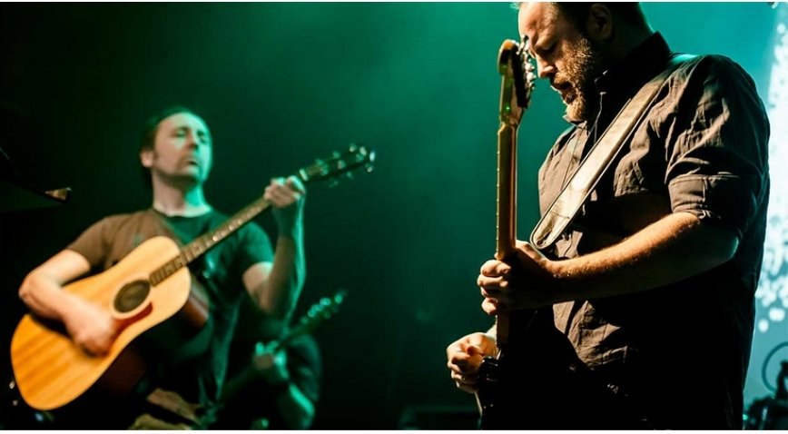 Gisteravond optreden van #Airbag in de #Cacaofrabiek te  #Helmond . Geweldige muziek en sfeer. Bass was verrassend.
Toegift was meesterlijk! #Homesick 
#BjornRiis