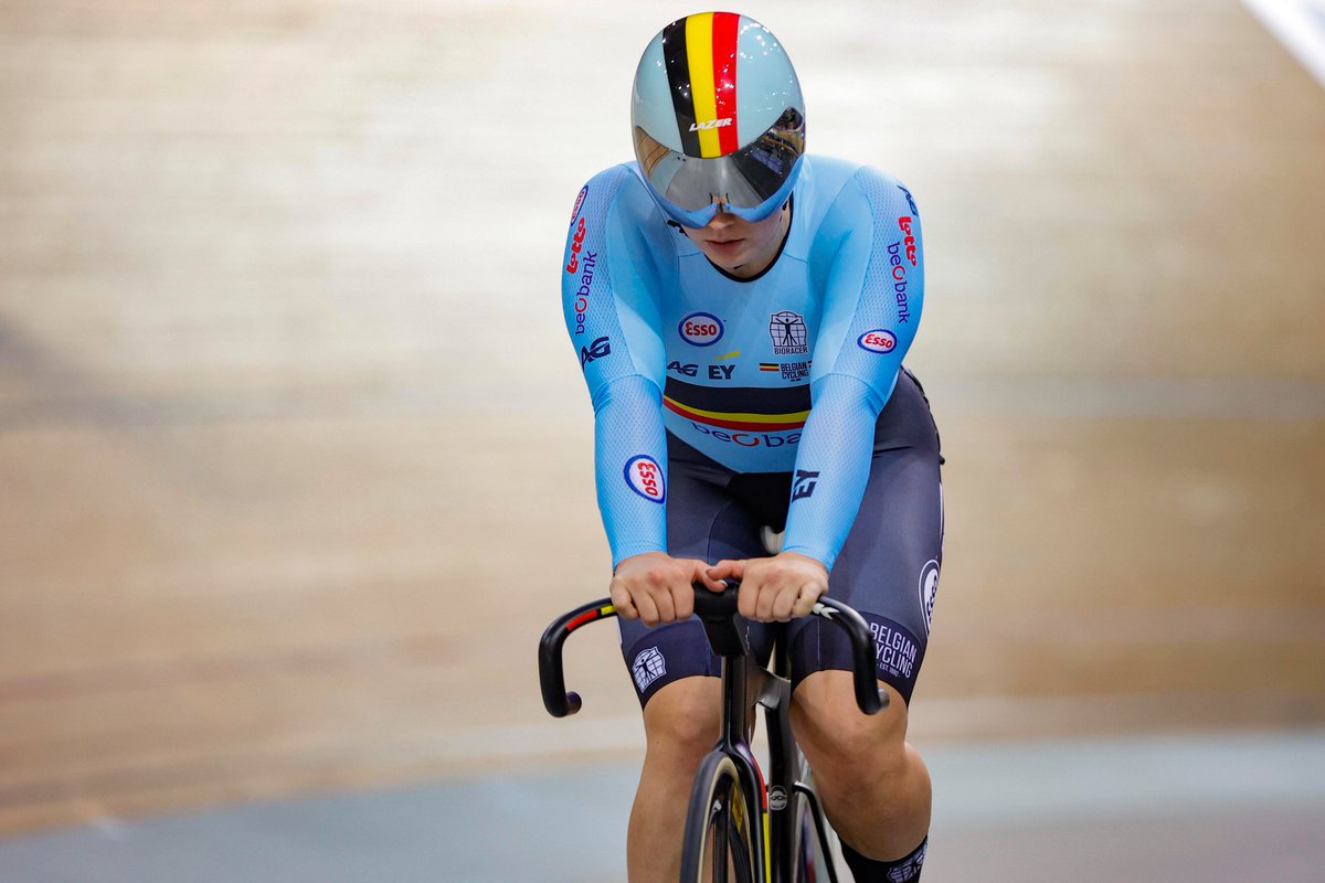 3rd in the first round. 3rd in the repechage. The world championships are over for @Nickydegrendele #BelgianCycling #sqy2022 📷 Photo News