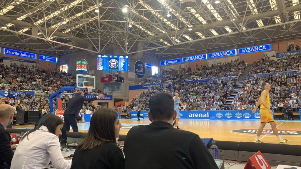 A tua marca patrocinando as xogadas durante os encontros do <a href="/CBBreogan/">Río Breogán</a> no pazo como #lucasgrillburguer #lugo