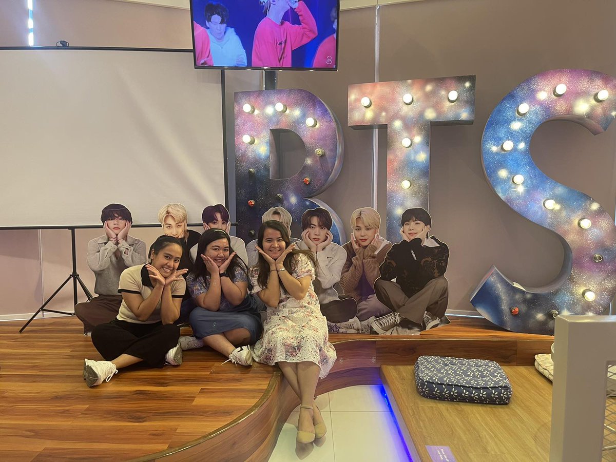 purplemintae95_'s tweet photo. Finally got to visit the prestigious @Purple7Cafe 💖

And another army time with my besties 💜 Thank you so much @luckychp00 and @Tata95v_

Quick yet memorable day again that I will save in my BTS moment 😍

More of this please pero mahabang oras naman pu 🥺💓 https://t.co/cnoqU7Ywor