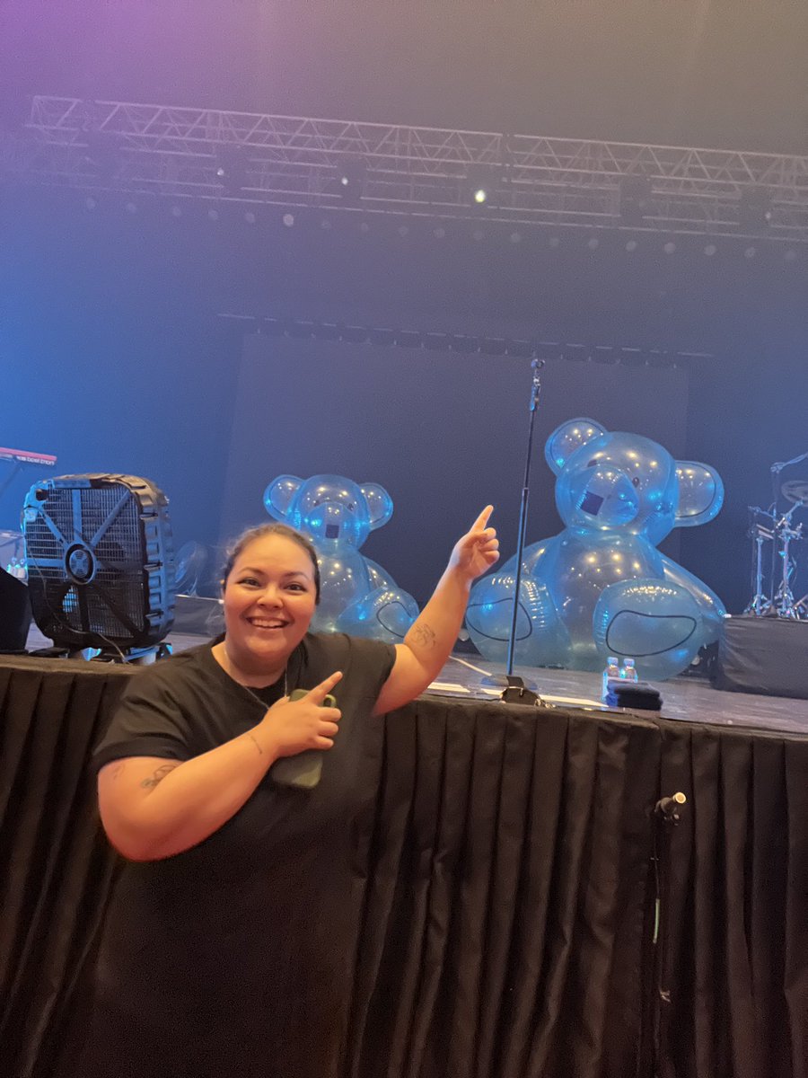 skvllinsz's tweet photo. bruv where you at I don’t think this space is supposed to be empty @AnneMarie #dysfunctionaltourmanila #dysfunctionaltourph #dysfunctionaltour #annemarieph #amph https://t.co/p2Q0Z5r6iT