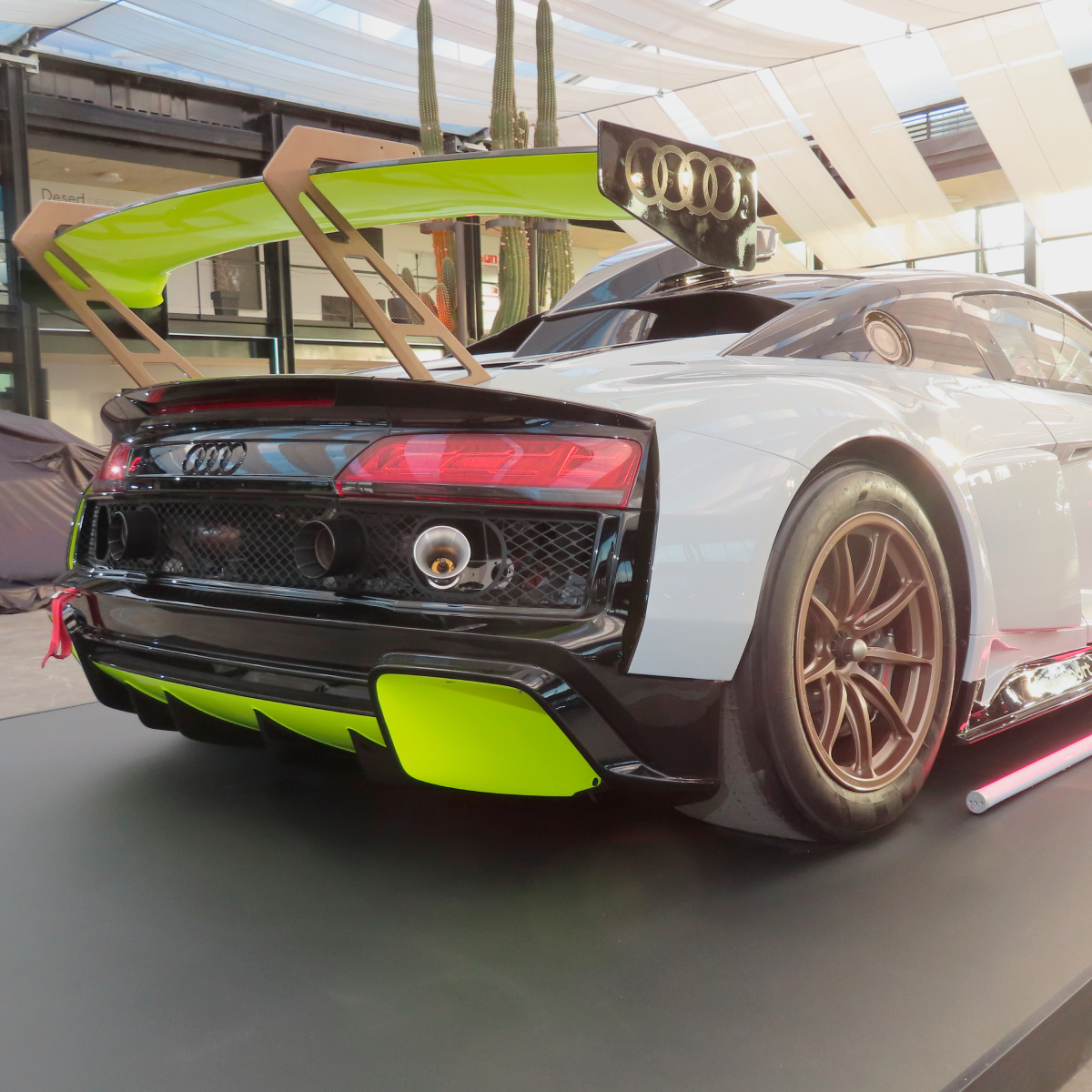 audispain's tweet photo. Los Audi que han hecho historia y los que seguirán haciéndola, todos juntos con nuestra #ComunidadAudiSport. 
#Audi #PerformanceIsAnAttitude https://t.co/DOkXX2Nsv2