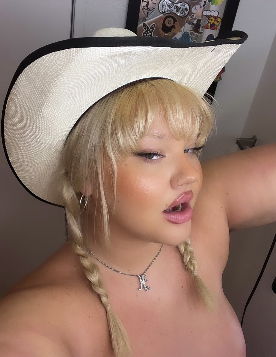 _sweetladyk_'s tweet image. Country girls make do … 💘🎀🌽