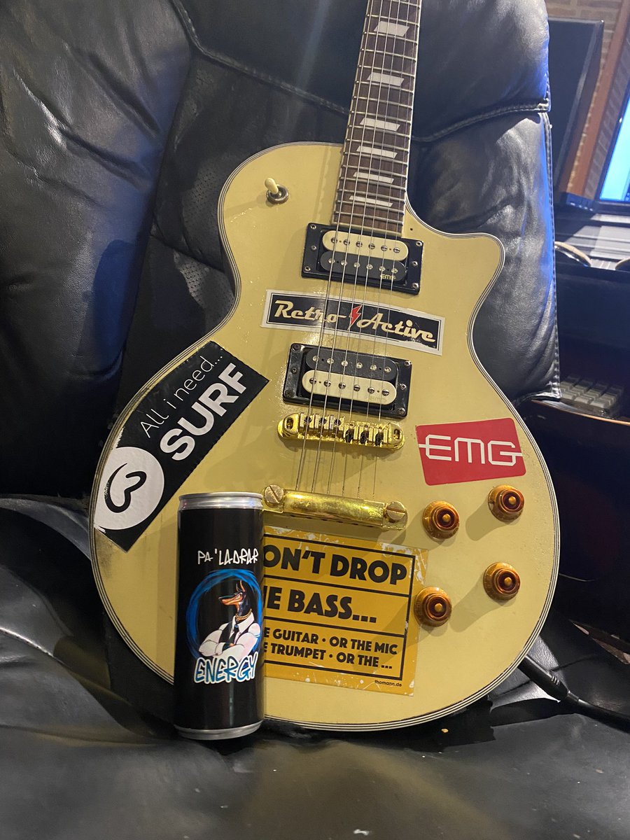 paladrar_'s tweet photo. Hoy nuestro @paladrarenergy está de estudio de grabación. Nuevos proyectos que irán viendo la luz de la mano de @rock_anddreams con nuestro manager @nando_manager.
Vamos a darle caña y energía a nuestros artistas 🎸 😎

#energy #paladrar #bebidaenergetica https://t.co/HpA7ZBFeqq