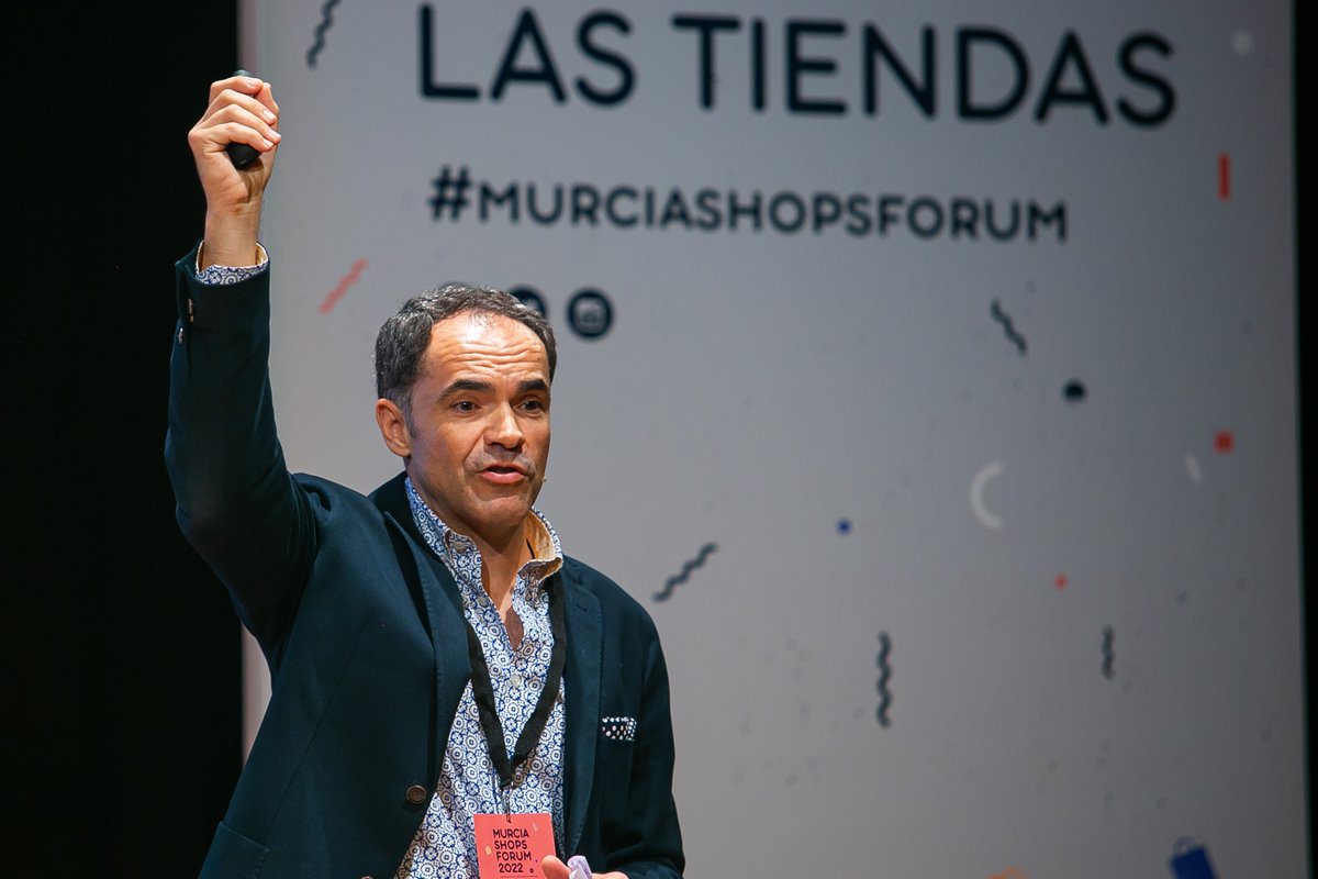 MurciaShopsForo's tweet photo. La experiencia del cliente en la tienda es fundamental para cerrar ventas y para que vuelvan… Y recuerda lo que nos cuenta @JoseLuisEscri : el cliente compra con la emoción y luego justifica con la razón.
#MurciaShopsForum #MurciaShopsForum2022 #EventoMurcia #EventoRetail https://t.co/EFbVZzj84s