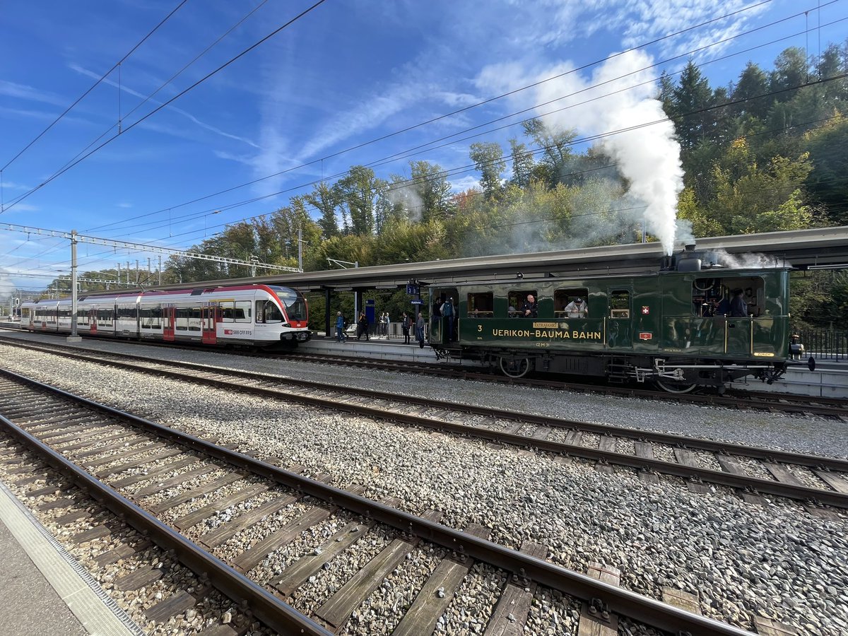 stefra's tweet photo. Alte und neue Technologie im Bahnhof Koblenz vereint 😍 #sbbhistoric #sbbcffffs https://t.co/NIFyXUQrng