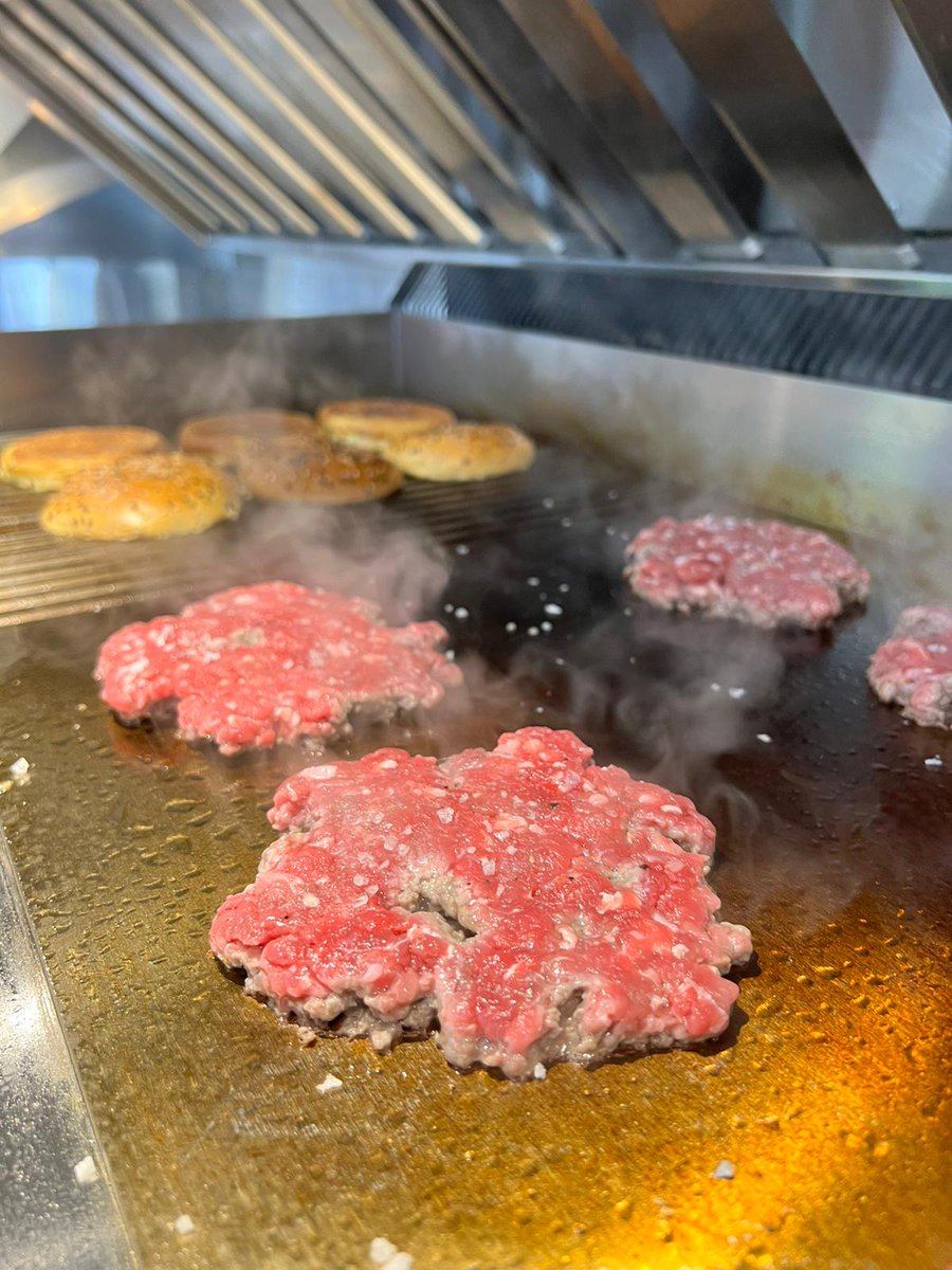 The day <a href="/TheBeefGuy1/">TheBeefGuyUK</a> #worthing was visied by us to try out the burger range ahead of thier opening to the public, wow what a visit. The burgers were amazing thebeefguy.co.uk this is most definitely one to visit when they open. <a href="/Sunny_Worthing/">Sunny Worthing</a>
<a href="/Iloveworthing/">I Love Worthing</a>
<a href="/SussexVisitor/">Sussex Visitor</a>