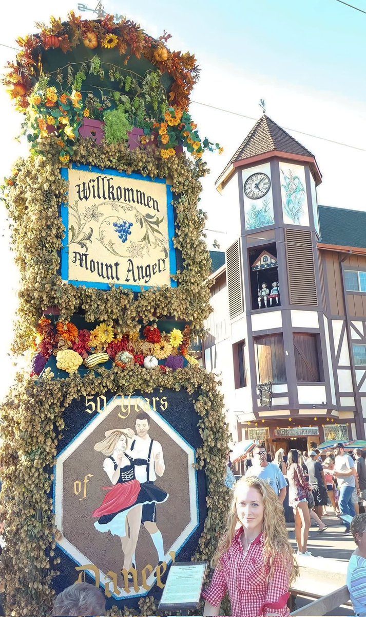 AlemanaPte's tweet photo. 🇺🇸🇩🇪 Hoy hace 7 añitos - #MountAngel #Oktoberfest 💙🤍❤️ encontrándome con la #CulturaAlemana por todo el mundo 🖤❤️💛 https://t.co/cUavMyh7yz