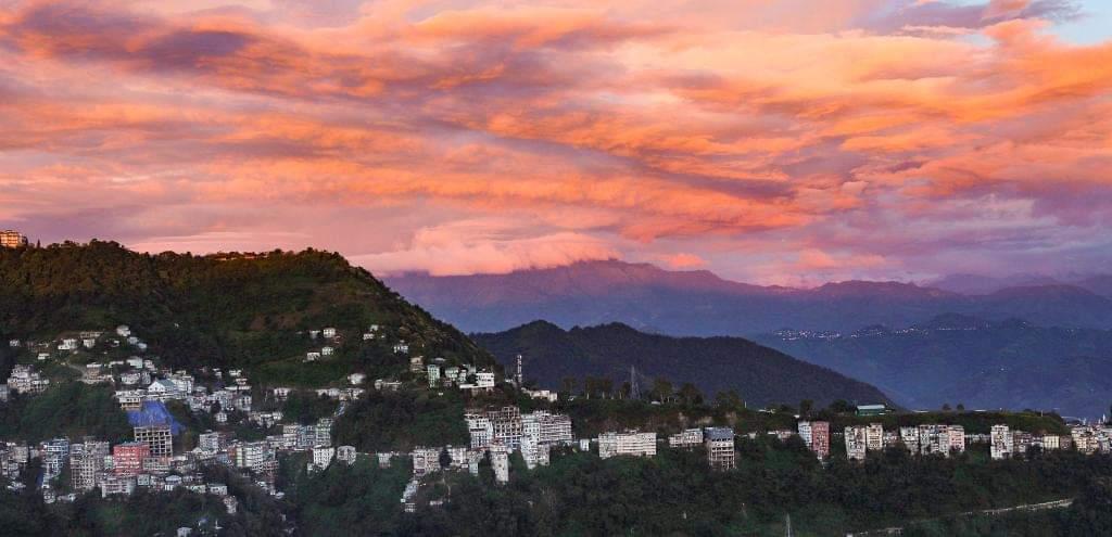 mizoraminsta's tweet photo. Evening scene in Aizawl North
.
.
Pic credit 📷 @francis_l_sailo
.
.
.
#aizawl #thuampui #evening #tlaikhua #sunset #nitla #tlai #eveningscene #mizoram #mizoraminsta #northeastIndia https://t.co/AONuRuSGiA