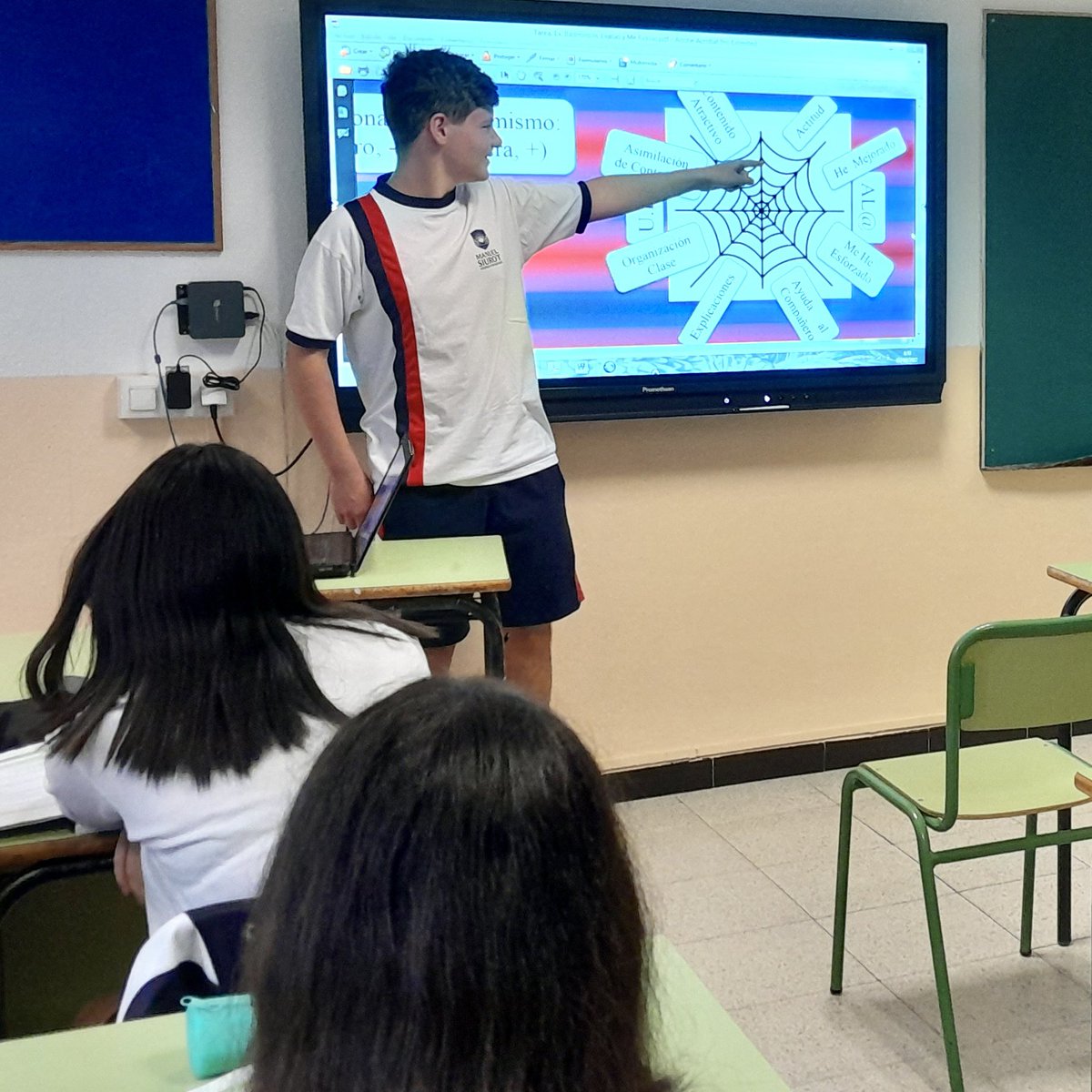 ColegioMSiurot's tweet photo. 👉🏼Así se trabaja el #métodocientífico en la materia de #Física y #Química en #3ºESO

👉🏼Con el uso de un #trabajoporexpertos 🧐 o #rompecabezas 🧩 de #Aronson ‼️

👉🏼Junto a un #productofinal #digital 🖥 y una #hetereoevaluación [#teladearaña ] 🕸✅

👉🏼Gracias profe @Tonirl19😎 https://t.co/Hw3L7LShAy