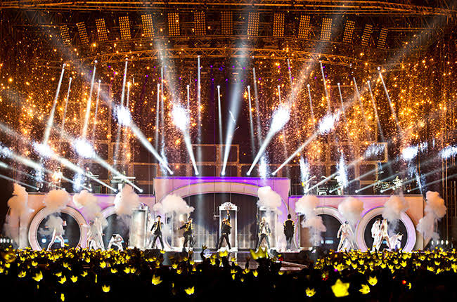 android_atin's tweet photo. When you're so used to watching concerts &amp; live performances of BIGBANG, 2NE1 &amp; iKON, your standards really become so high. Like you got to have that amount of stage presence, that command on stage, the best songs, the adlibs, that energy &amp; hype to make the crowd go loud &amp; crazy! https://t.co/KONbX76XVj