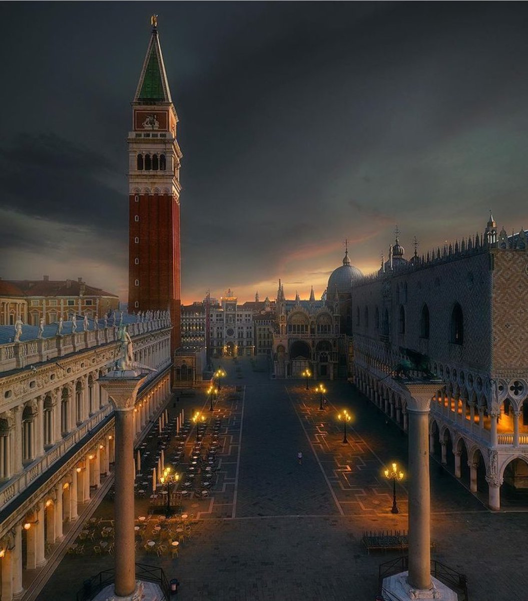 Venice at dawn… Italy 🇮🇹 ©️Dorian Pellumbi.