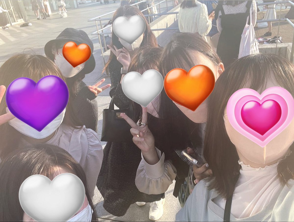 aody2415's tweet photo. ちゃっかり一緒に撮らせてもらいやした！！！面識ない子でも一緒に写真撮れちゃうから現場は凄い！！！帽子被ってた奴があたしです〜お邪魔しました👒 98lineはやっぱり愉快で最高だった🫰🫰🫰 https://t.co/znGNiyqeOE