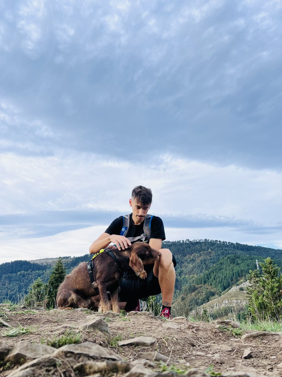 Thomas eta biok mendi martxan 🐶 ⛰

Arnasa hartu eta aurrera pausoak ✊

Recarga de sales por parte de Thomas😂