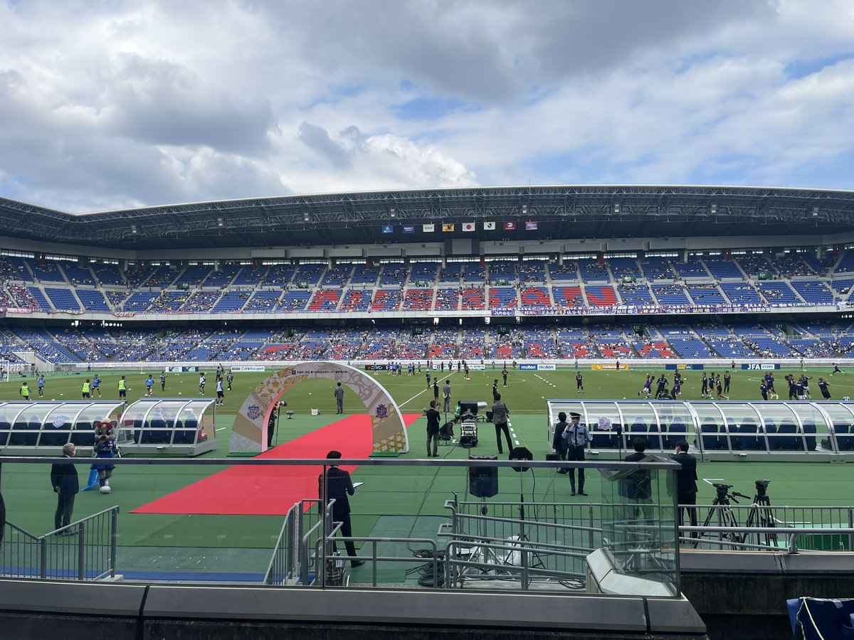 shun_8950's tweet photo. こんないい席で鹿島以外の試合を観るなんて罰ゲームかと思ってたけどいい試合で見に行ってよかったと思った。
ヴァンフォーレ甲府優勝おめでとう！

＃天皇杯決勝 https://t.co/10255avIqF