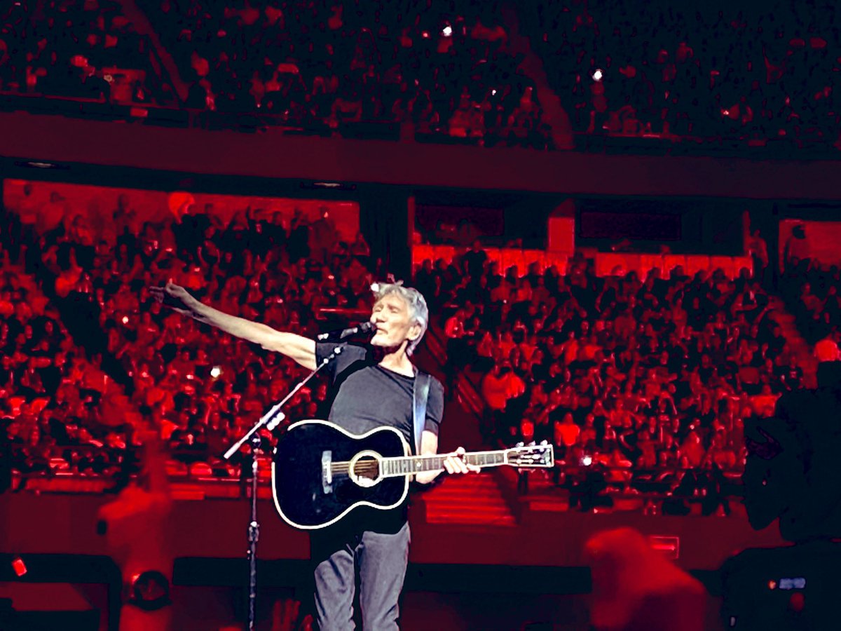 comunicolocoo's tweet photo. Ya puedo morir tranquilo. ⚒️🎸  #RogerWaters #ThisIsNotADrill https://t.co/tHemHzGXx6