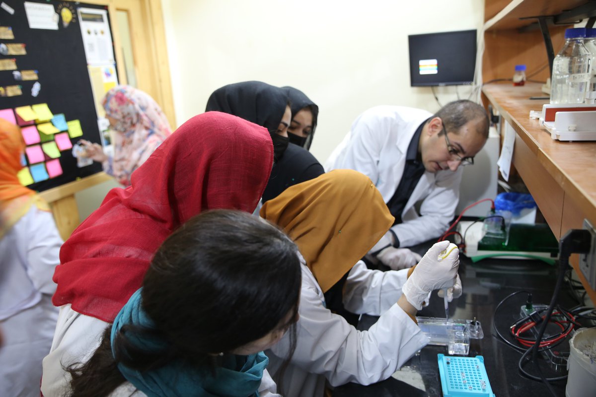 iibcecos's tweet photo. It's wonderful to see the BS students of Biosciences so curious about the workings of Science and so inclined towards learning and practicing it. With such proactive disciples, Biosciences is taking giant strides real soon in #Pakistan. Press on, Young Scientists! https://t.co/huNAdYv4sY