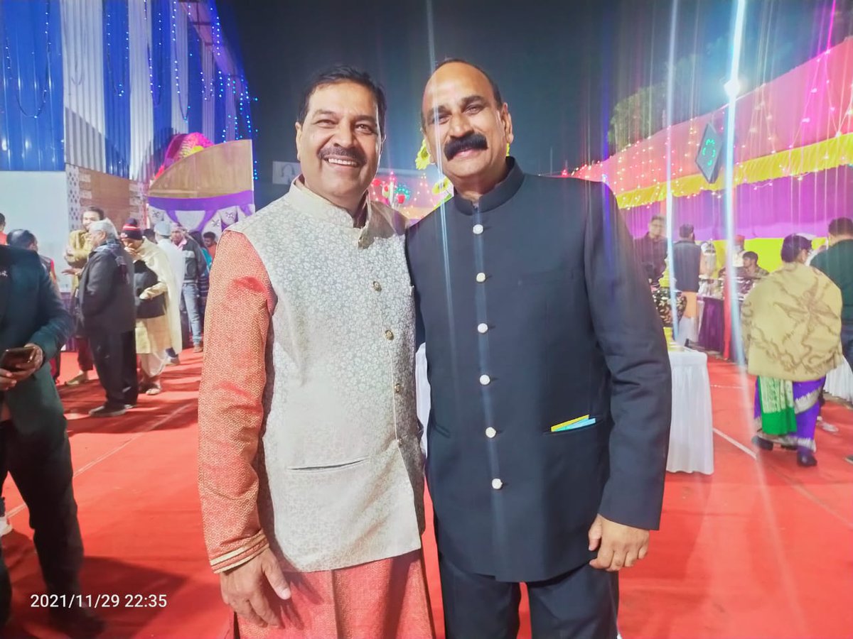 khemendra04's tweet photo. जन्मदिन की असीम मंगलकामनाएं
श्रद्धेय @PbpandeyB सर 
आप  स्वस्थ रहें, व्यस्त रहे एवम दीर्घायु हों।  आपका स्नेह एवम् कुशल मार्गदर्शन हमेशा मिलता रहें।
@PbpandeyB 
@delhigovteacher https://t.co/0OuHYudIZf