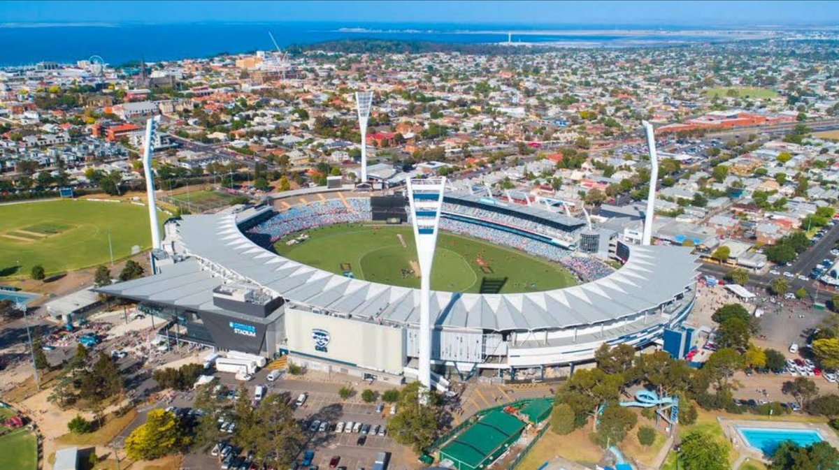 Pakistan_DTH's tweet photo. Today's #T20WorldCup starter between #SLvsNAM is being played in Kardinia Park Melbourne.
It's a Rugby 🏉 ground currently converted for Cricket Matches. 
That's why the Grass are thicker and Old field is quite slow. https://t.co/jmxpb7SOIb