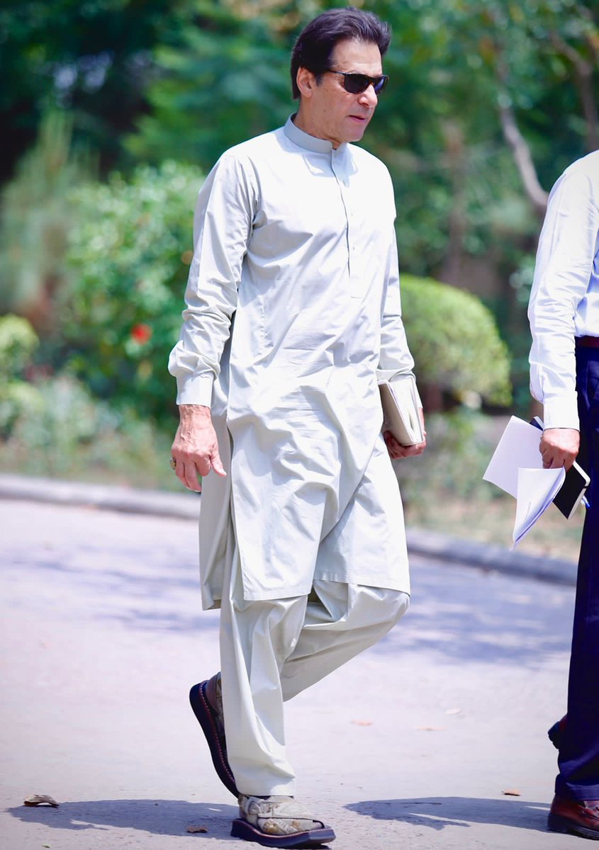 insaf_38's tweet photo. تُم سُرخرو ہوگے، تم جو کرو حوصلہ
جیتو گے تُم سدا، ہے یہ سب کی دُعا
نصرو من اللہ و فتح القریب
اے میرے ﷲ آج عمران خان کو کامیابی عطا فرما ،
آمین ثم آمین
انشاء اللہ پاکستان تحریک انصاف انصاف کلین سویپ کرے گی
#Vote_For_Bat
#بلے_پہ_ٹھپہ https://t.co/TyJpFlehTd