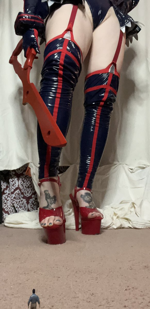 sophtheruler's tweet photo. Can you spot the tiny in the first photo 🤭 
#sizetwitter #ryukomatoi #ryukomatoi #shoeslave #footworshi̇p #femdom https://t.co/UA8Uip4dWX