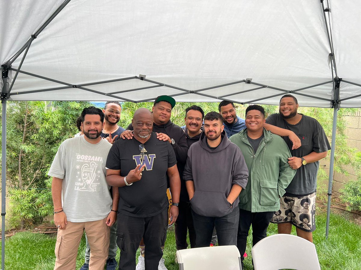 TwinGetsYouIn's tweet photo. My Pops, My Brothers and my Brothers from other Mothers 🙏🏾

@hotpocketdaddy @hologramrichie @Mikebeast @TonyGza https://t.co/j8UQUELrbi