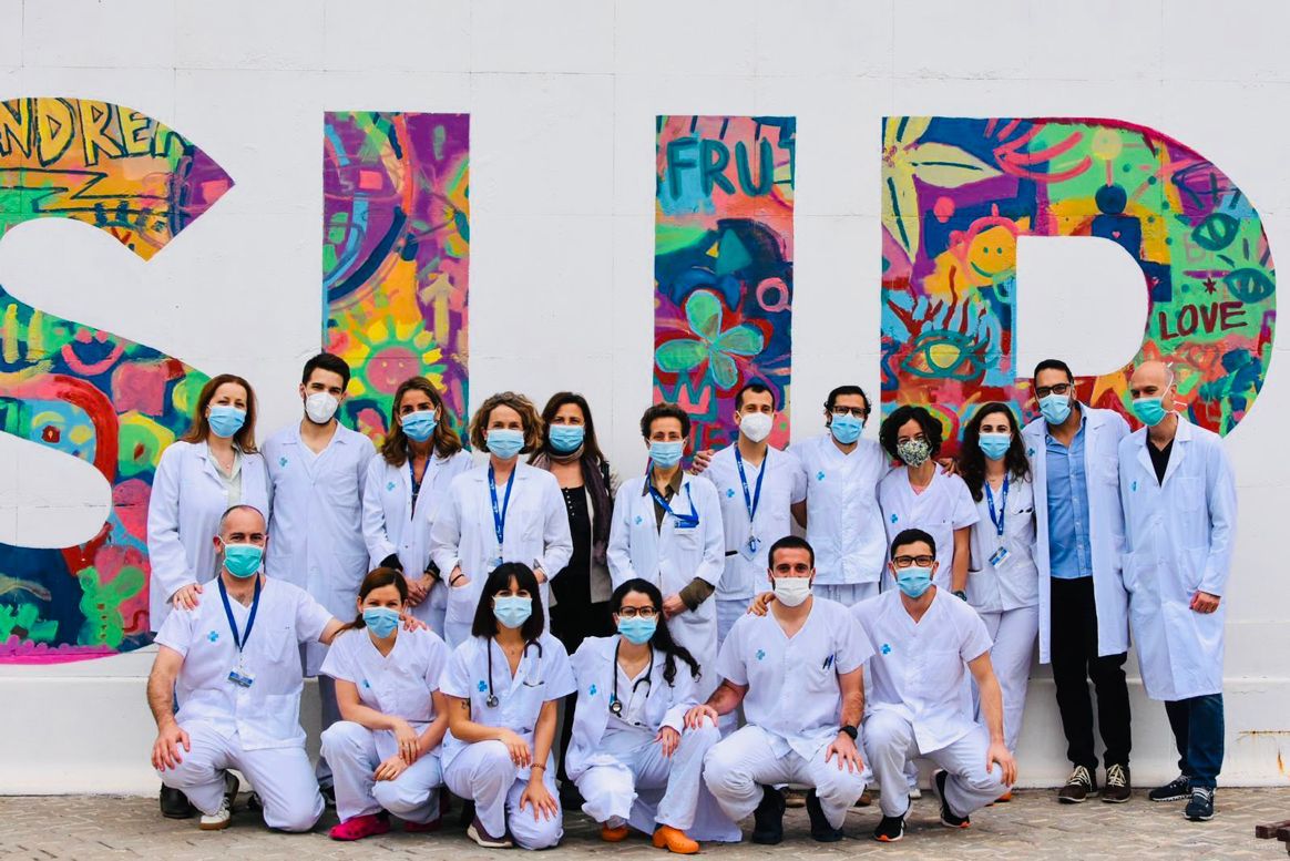 vallhebron's tweet photo. Els anestesiòlegs estan sempre al costat dels pacients durant tot el procés perioperatori, aportant, amb seguretat, el coneixement i expertesa necessaris, dins i fora de quiròfan, en les unitats de reanimació i en les de dolor, agut i crònic. Gràcies! #DiaMundialAnestesiologia https://t.co/F43xzdAJTA