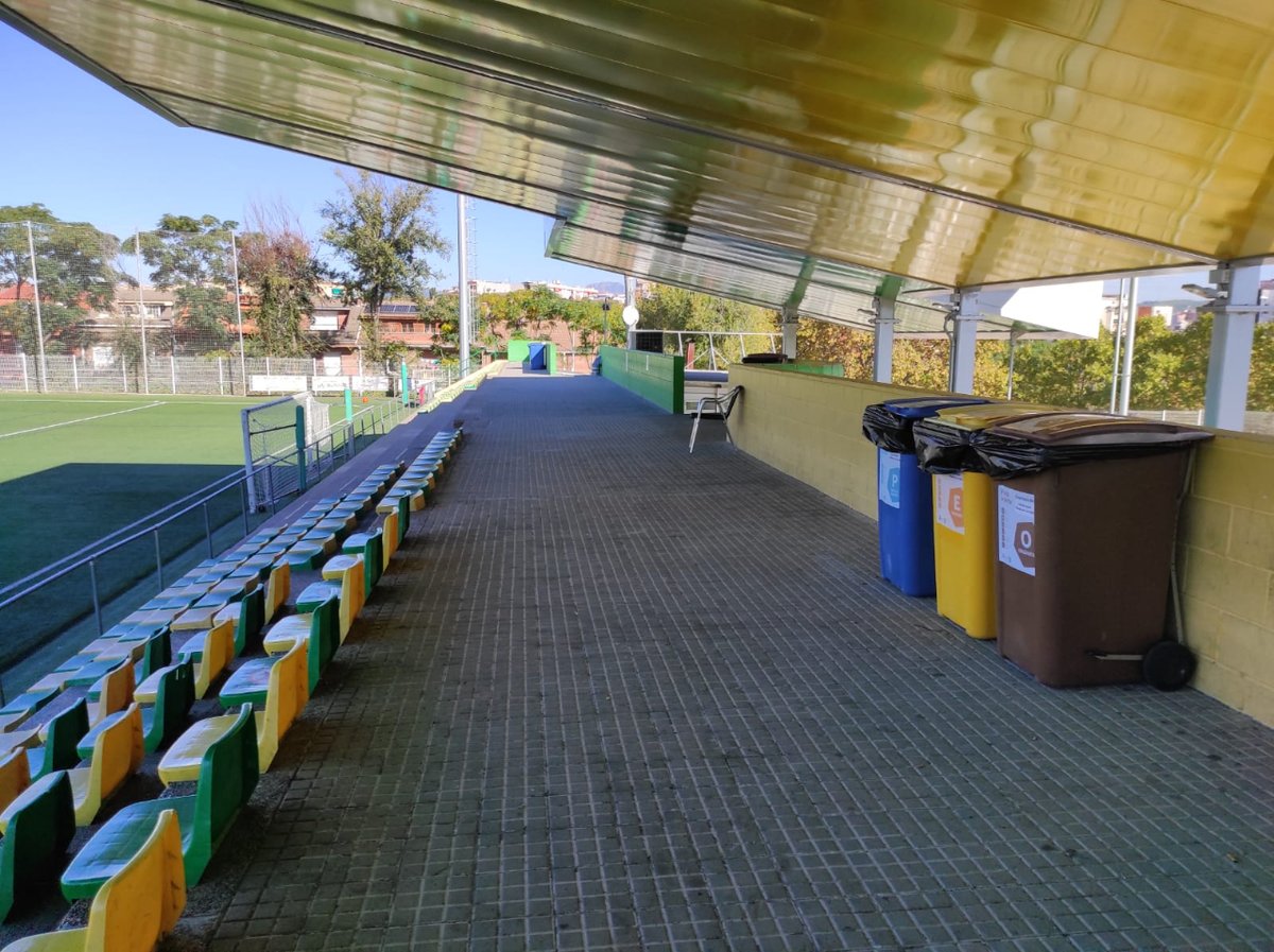 AjRubiNET's tweet photo. Juga Net, fem equip pel reciclatge
🏊🏀⚽🎾Al camp, a la pista, a la piscina... a les instal·lacions esportives recorda prevenir residus i llençar-los a la paperera o contenidors corresponent.
#reciclatge #femequip #juganet https://t.co/alb8zv0a41