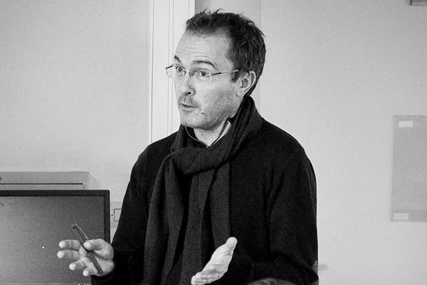 En ce 16 octobre, je rends hommage à Samuel Paty. J'ai une pensée pour ses proches et les enseignants. Pour la laïcité et la République, le combat se poursuit. Rassemblons-nous, quelles que soient nos origines et nos confessions contre les intégrismes et le terrorisme islamiste.